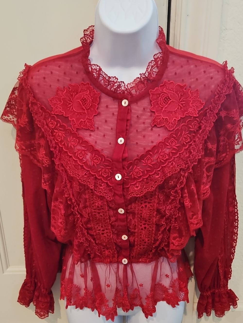 Vintage 80's Lace Blouse w/6 Mother of Pearl Buttons Aussie Design Made in Japan